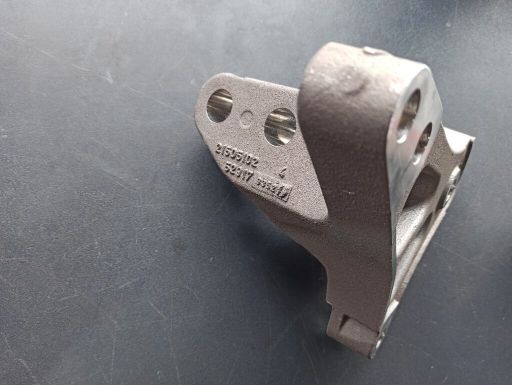 Volvo ENGINE BRACKET - 21505102 21505102 fijación para tractora