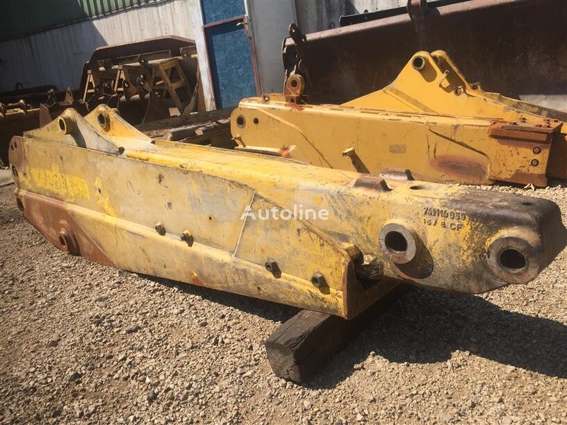 Bras de pelle USED KOMATSU WB91R-2 WB93R-2 WB97R-2 WB97S-2 WB140-2 WB140PS-2 W pour tractopelle Komatsu WB 91R-2 / WB 93R-2 / WB 97R-2 / WB 97S-2 / WB 140-2 / WB 140PS-2 / WB 150-2 / WB 150PS-2 / WB 150AWS-2 - Machineryline