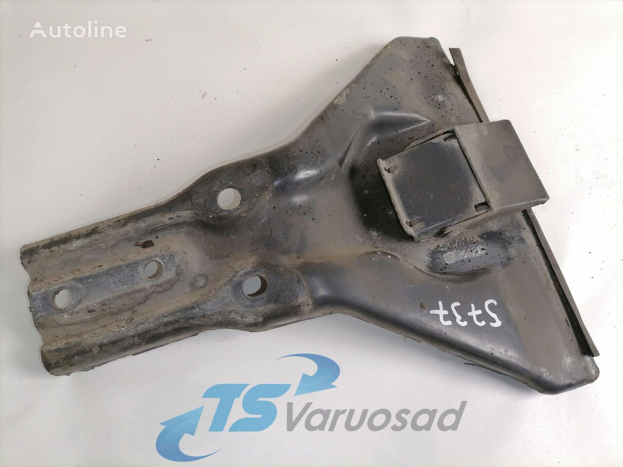 Mudguard bracket Scania Mudguard bracket 1377439 для тягача Scania 124