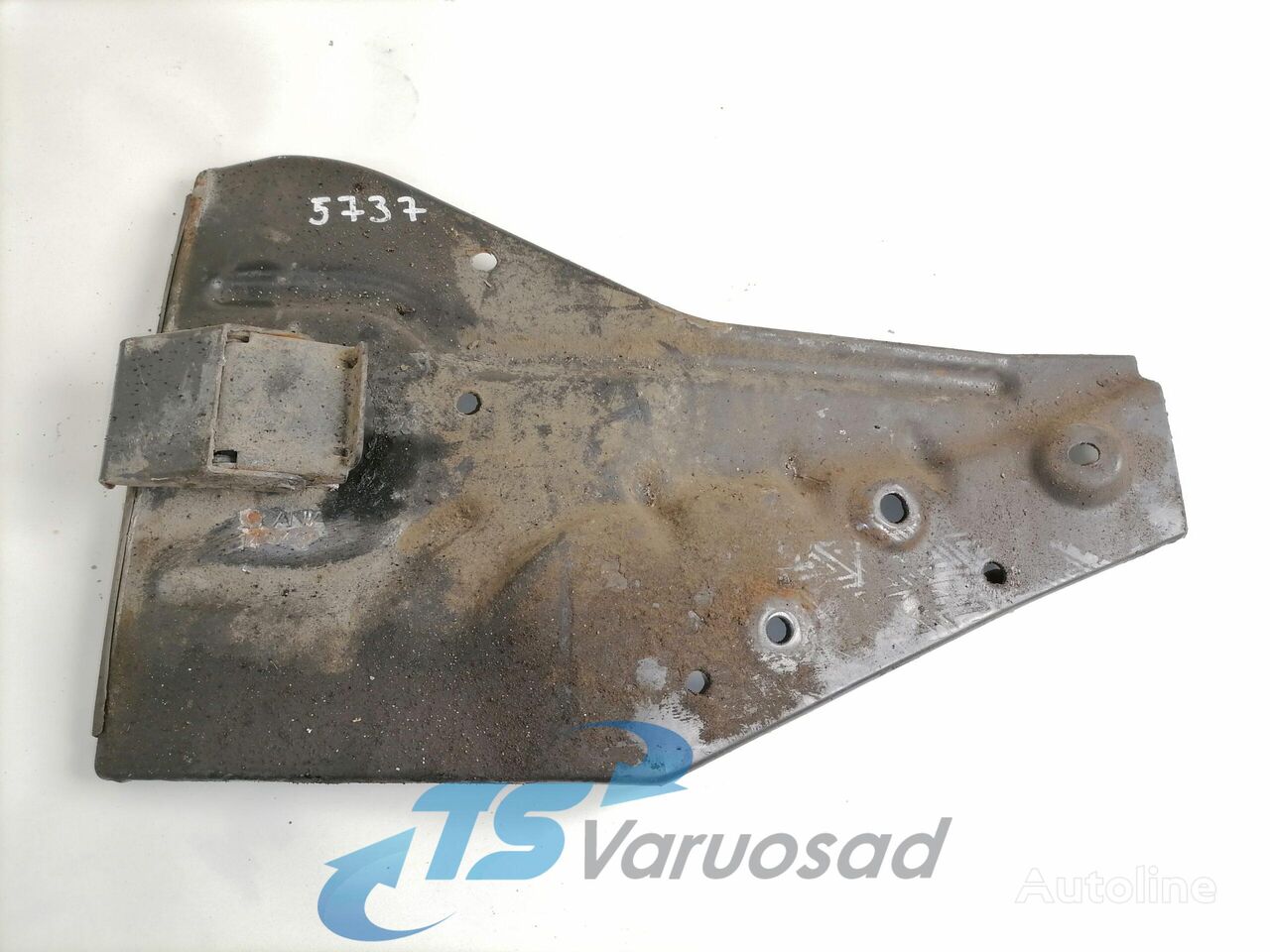 Mudguard bracket Scania Mudguard bracket 1355075 para camião tractor Scania 124