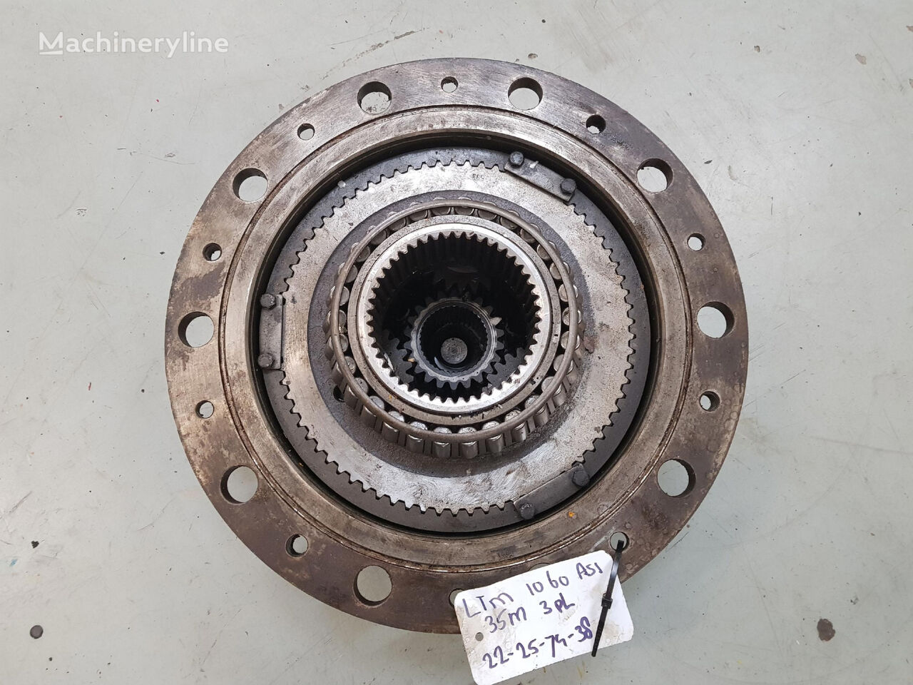 moteur de translation Liebherr LTM 1060 axle 1 planetary gear 22-25-74-38-3pl-H13,5 set bolt pour grue mobile Liebherr LTM 1060