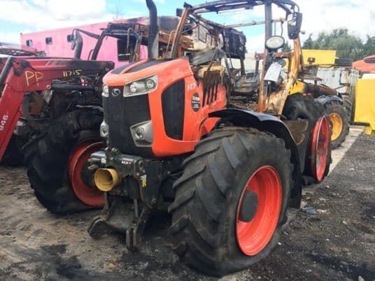 Kubota M 7151 carcasa de volante para tractor de ruedas