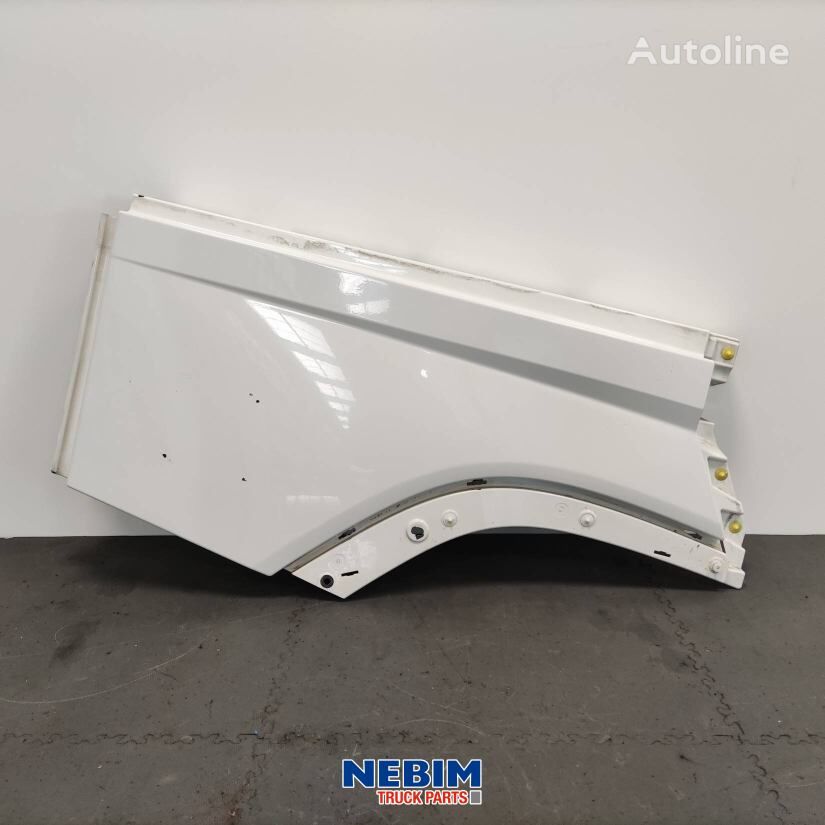 Volvo - 82180201 - Spatscherm FH4 rechts fascia delantera para tractora