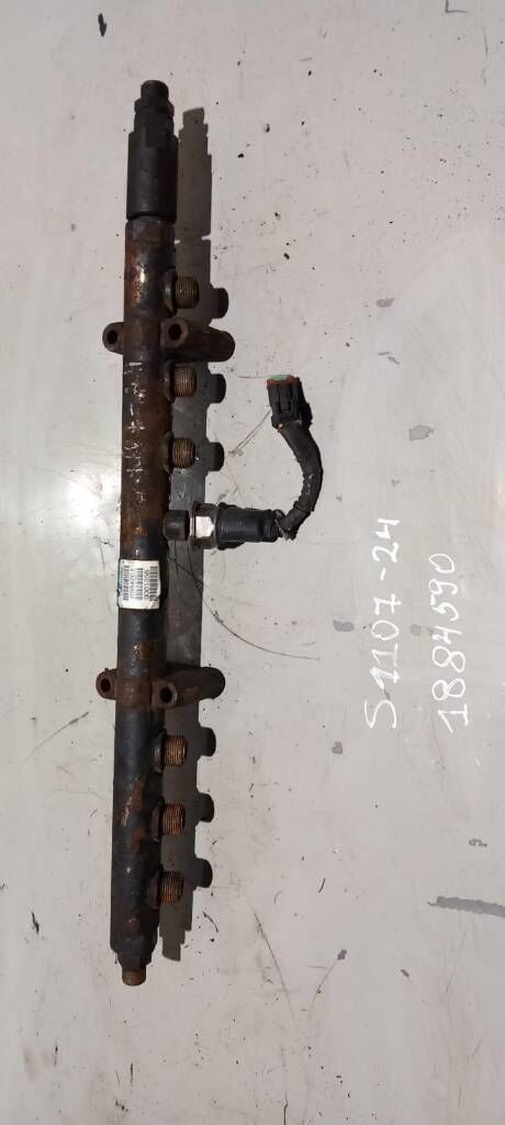 rampe d'injection 1884590 pour tracteur routier Scania R440