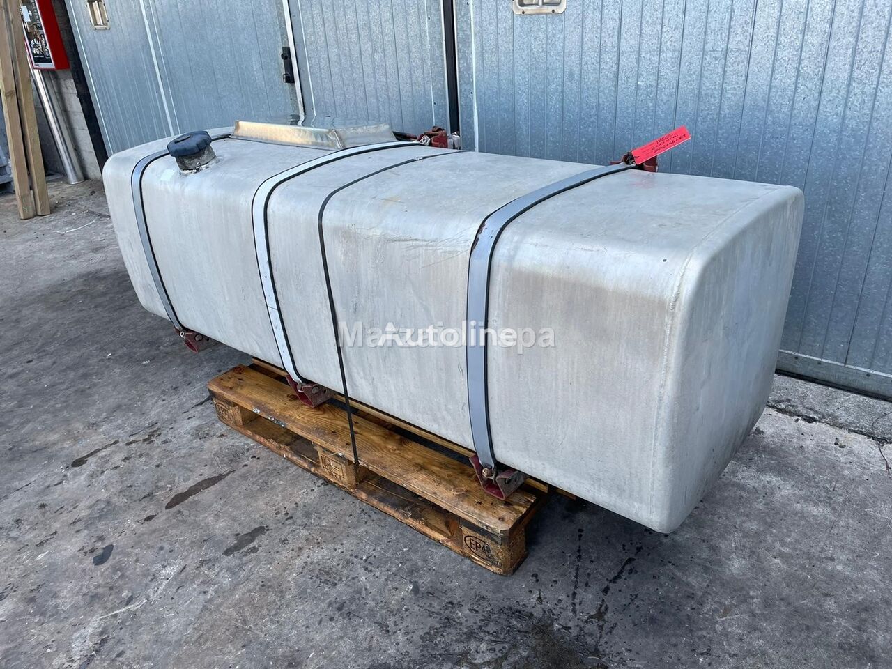 drivstofftank for IVECO lastebil