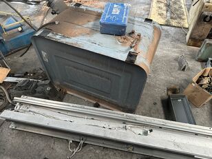 резервоар за гориво Diesel rechts A3704700702 за автобус Mercedes-Benz Integro L