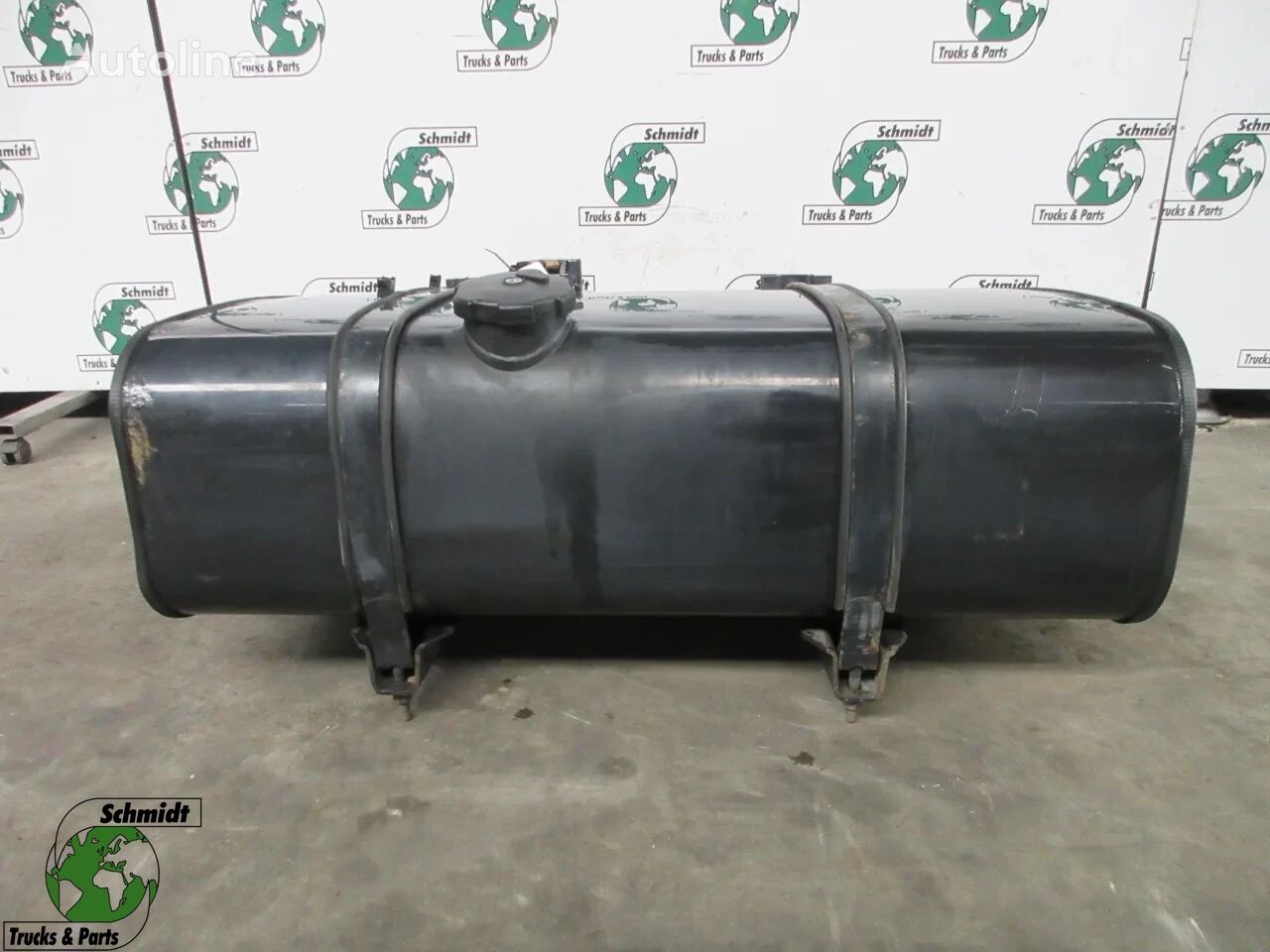 MAN 81.12201-5550//81.12201-5819 DIESELTANL 200 LITER 2X OPVOORRAAD fuel tank for truck