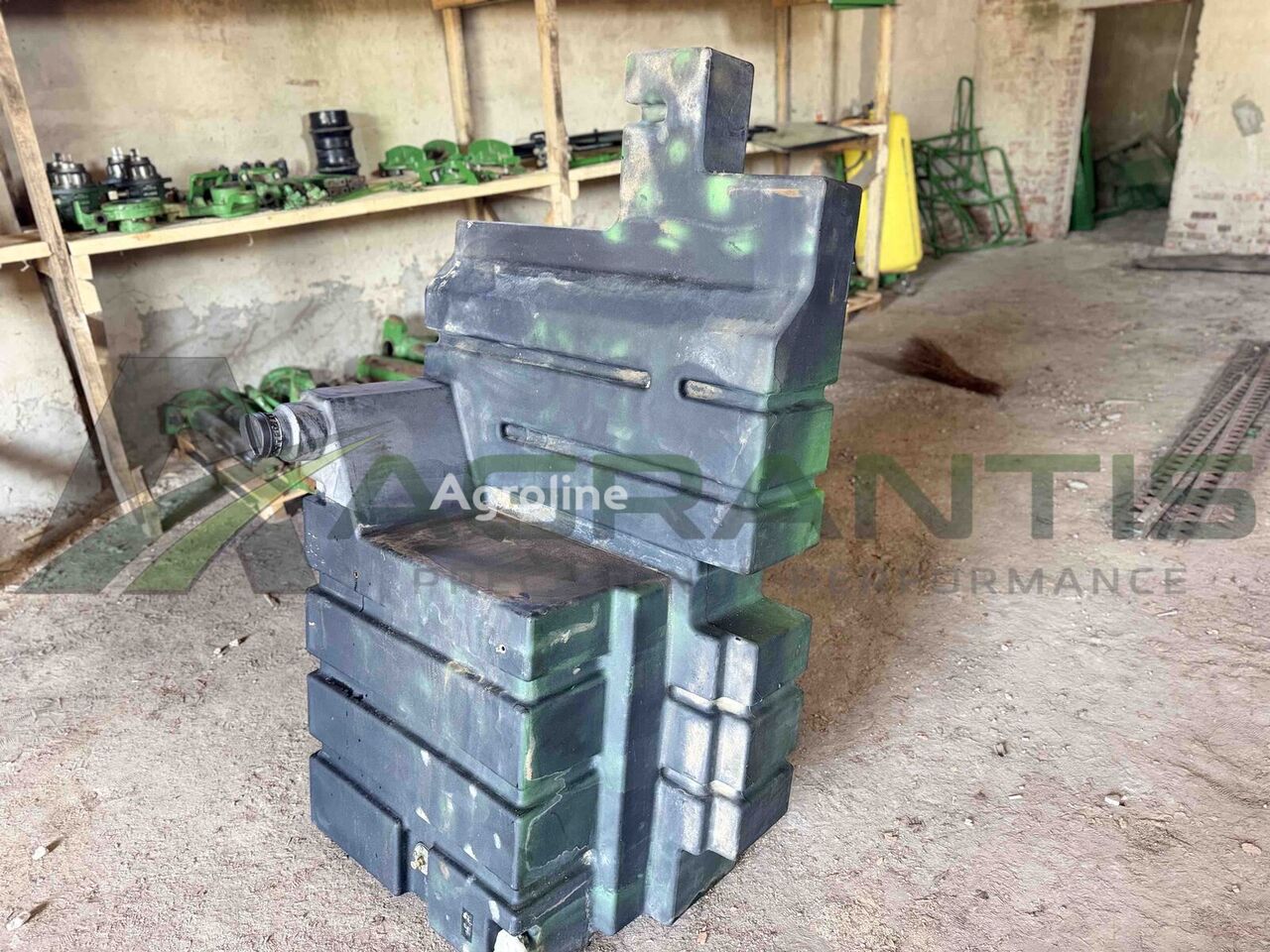 Palivniy bak John Deere AKK16136 fuel tank for fertilizer application equipment - Agroline