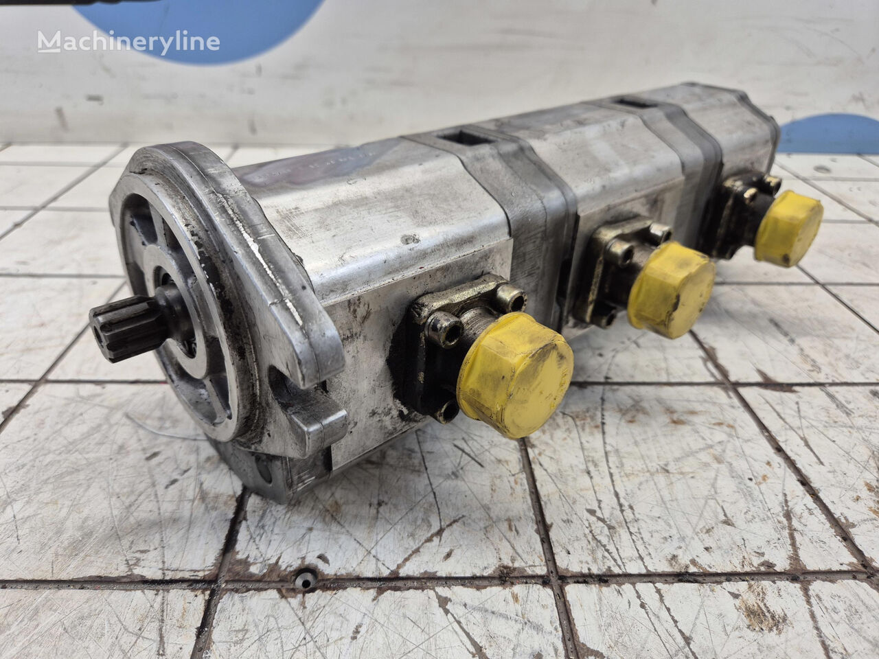 шестеренный насос Liebherr LTM 1035-2 3 way gear pump 512120808 для автокрана