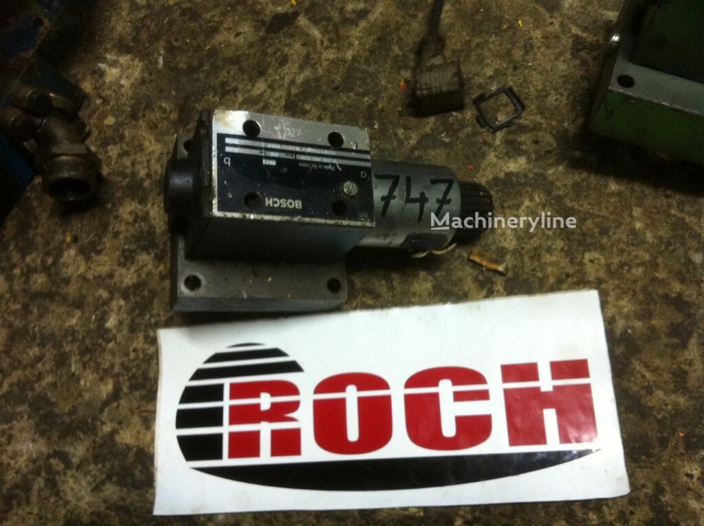 Distributeur hydraulique Bosch 1sek 0810001520 952B 081WV10P1N1 pour excavateur - Machineryline