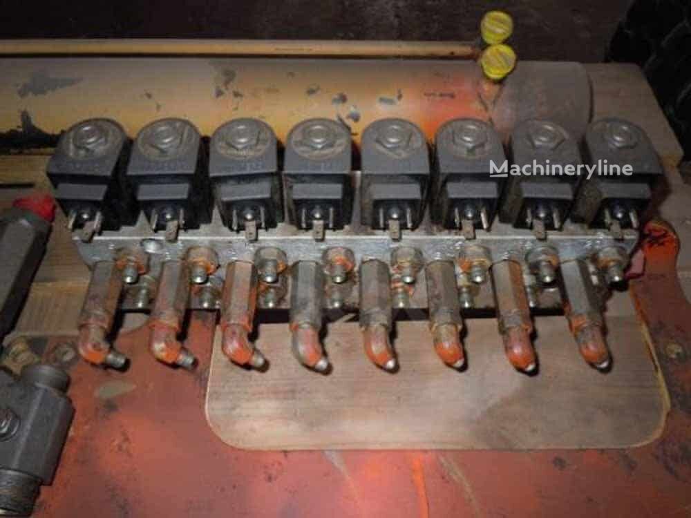 Central hydraulic distributor for backhoe loader hydraulic control valve for Fiat Allis FT 110 construction equipment - Machineryline