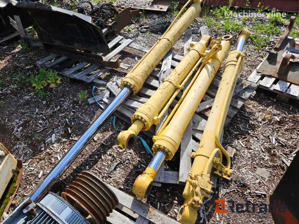 أسطوانة هيدروليكية 4st Hydraulkolvar till Komatsu PC210 2003 لـ حفارة Komatsu PC210 2003