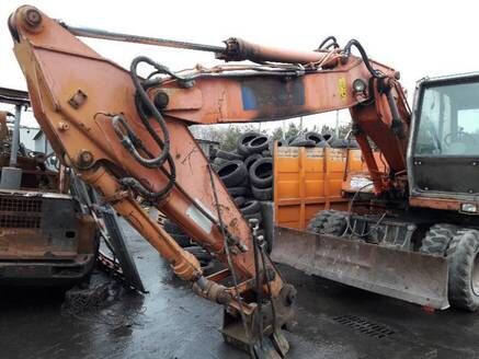 hydraulický válec BOCZNY DOLNY RAMIEN pro bagru Fiat-Hitachi FH 150W3