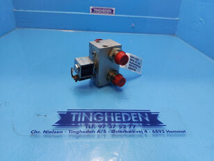 Gehl AL750 hydraulic cylinder