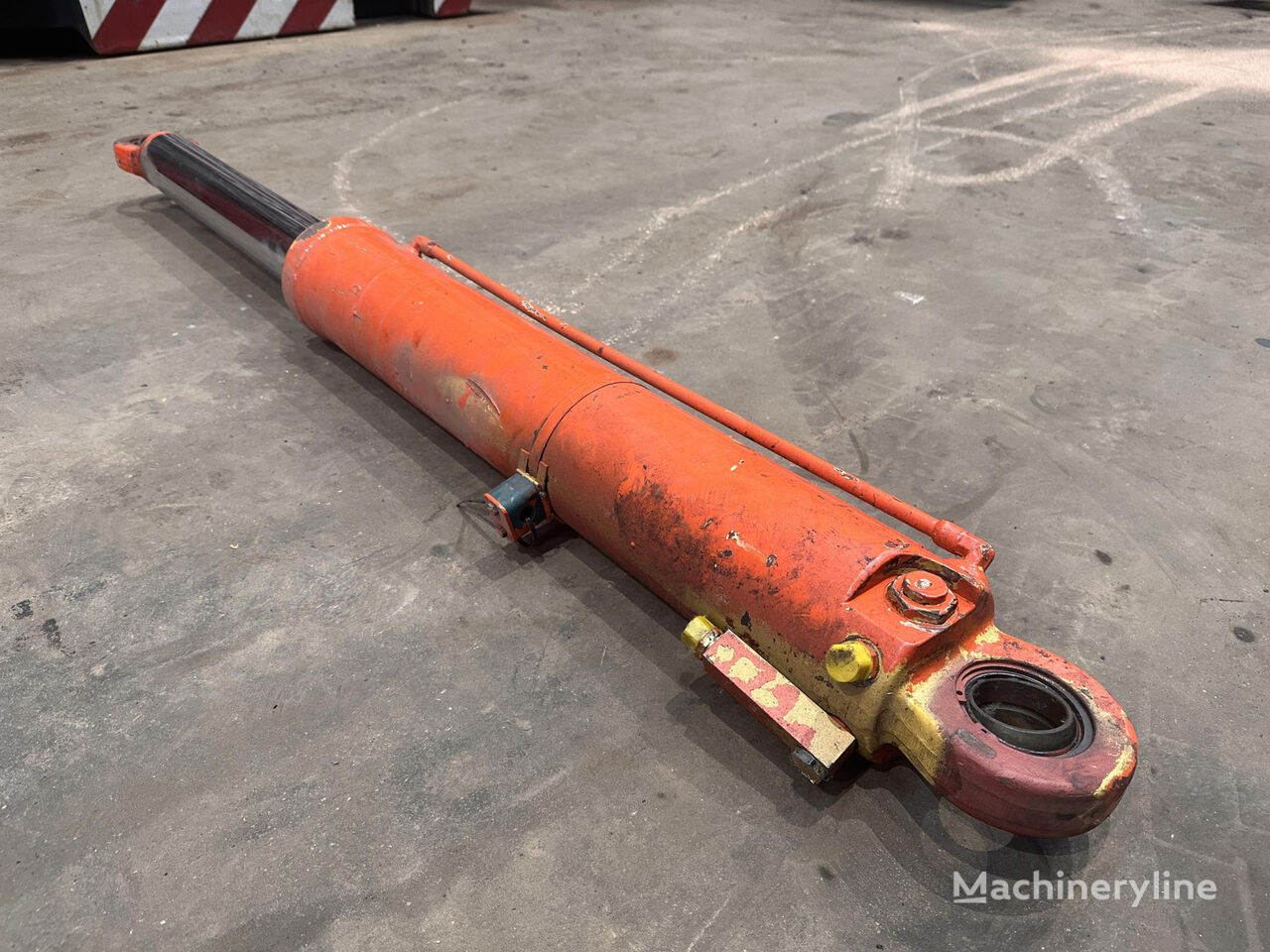 гидроцилиндр Grove Grove GMK 3050 jib derricking cylinder 02304483 для автокрана Grove GMK 3050