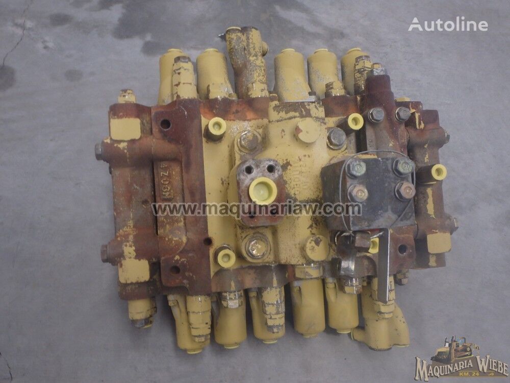 Rozdzielacz hydrauliczny 4475-038-006 do koparki Komatsu PC220DLC-5 - Machineryline