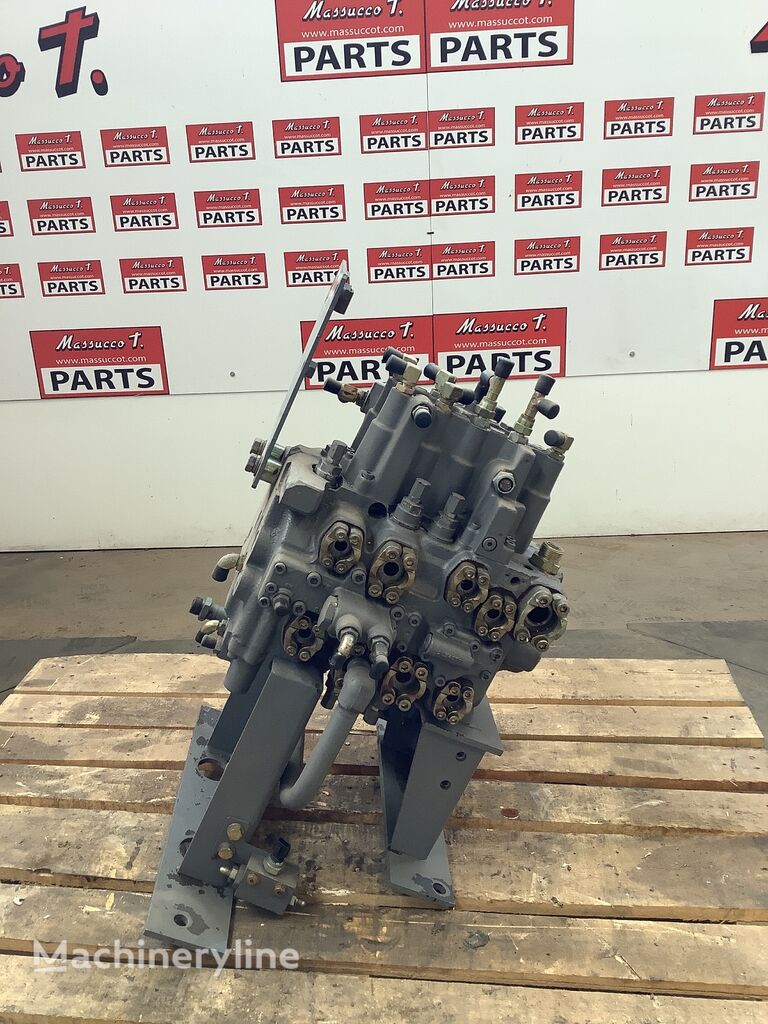 hydraulic distributor for Hitachi ZX135US excavator