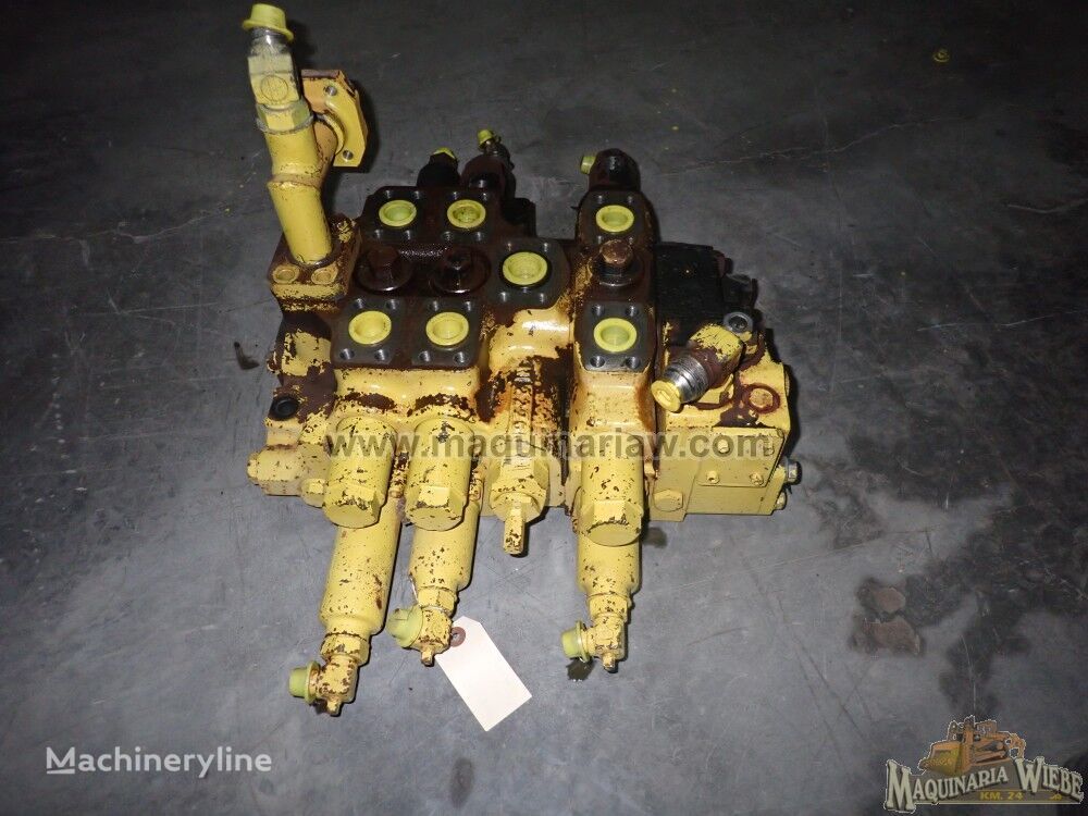 Distributeur hydraulique 709-93-11500 pour chargeuse sur pneus Komatsu WA320-3MC - Machineryline