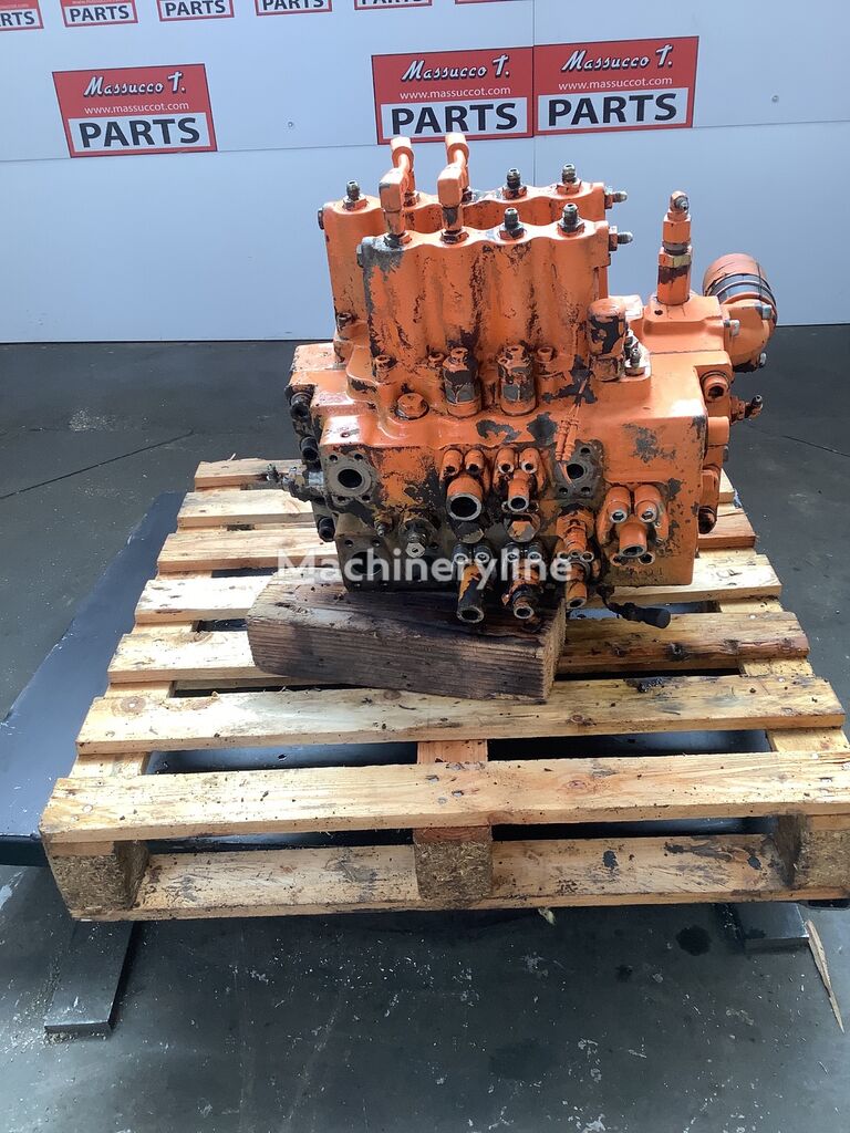 Hydraulic distributor for Fiat-Hitachi EX 235 excavator - Machineryline