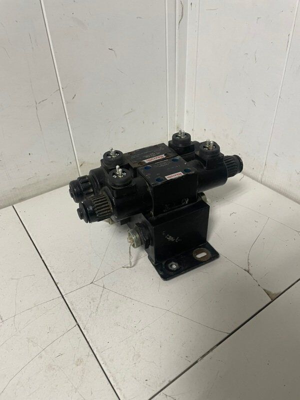 808825 hydraulic distributor for Liebherr LTM 1090 2008 D846 A7 truck crane - Machineryline