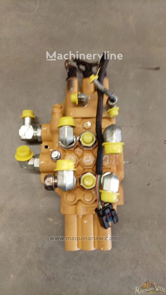 عجلة مشط التبن مجموعة صمامات كاتربيلر 242D 449-1684 لـ جرافة انزلاقية التوجيه Caterpillar 242D - Machineryline