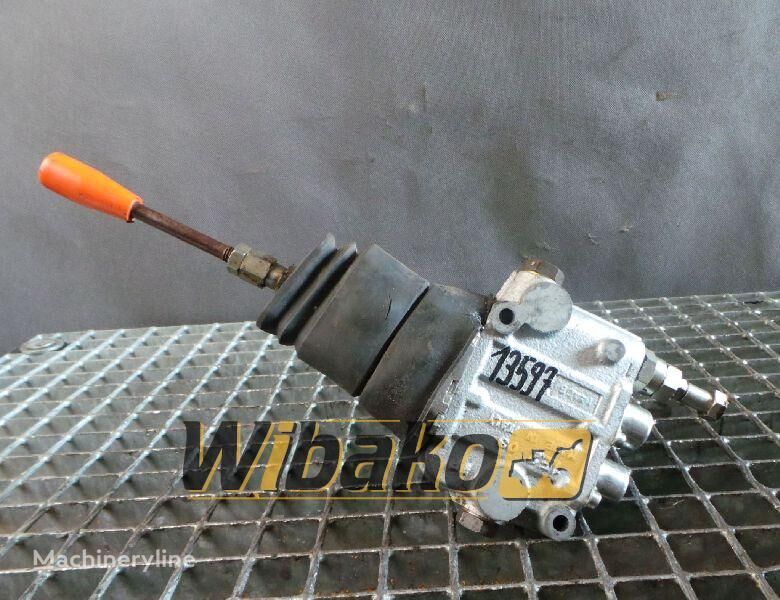 distributor hidraulik 006DE2EACDYL30001 untuk excavator