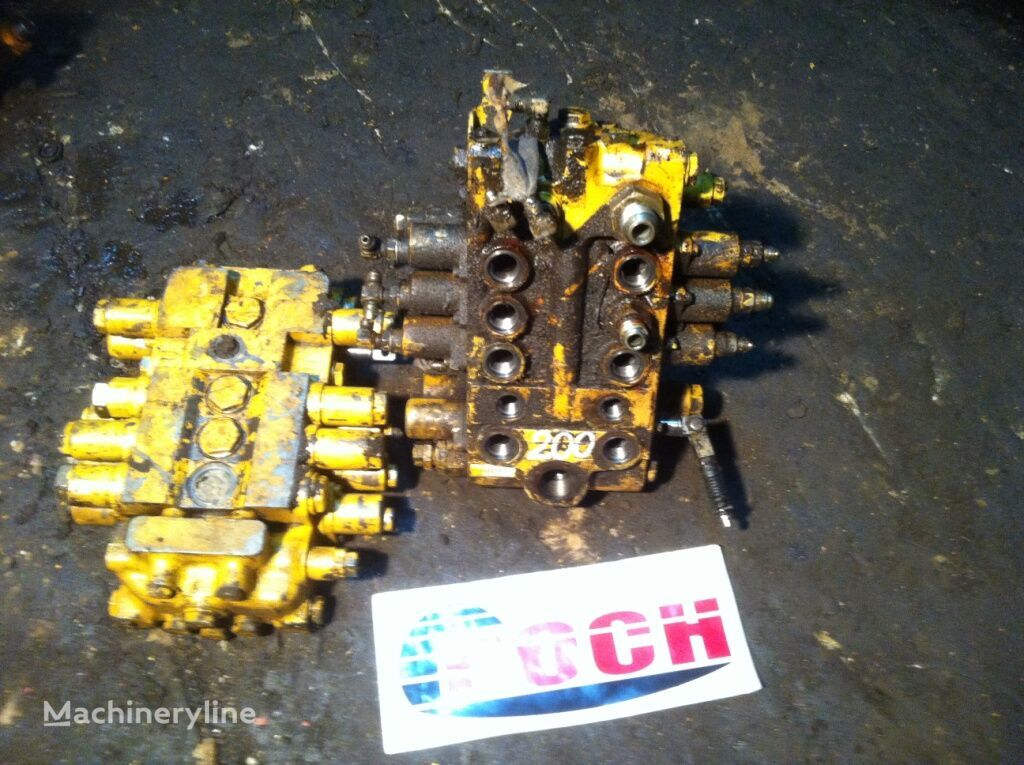 Distributore idraulico 4sek BB 615584 per escavatore Komatsu - Machineryline