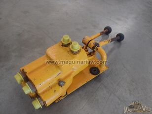 bộ phân phối thủy lực BANCO DE VALVULAS DE PATAS ESTABILIZADORAS AT81860 dành cho máy xúc đào liên hợp bánh lốp John Deere 510C, 410B