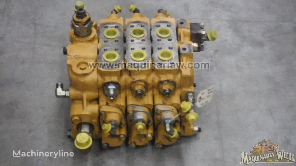 Caterpillar BANCO DE VALVULAS DELANTERO DE 3 SECCIONES 236-1740 hydraulic distributor for Caterpillar 446D backhoe loader