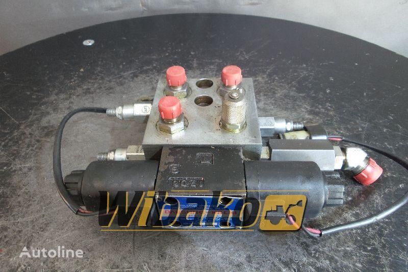 Daesung C7Y-MD28G-J3-45 E-2 hydraulic distributor for Volvo EC240B NLC truck