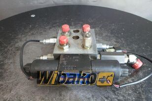 Daesung C7Y-MD28G-J3-45 E-2 hydraulic distributor for Volvo EC240B NLC truck