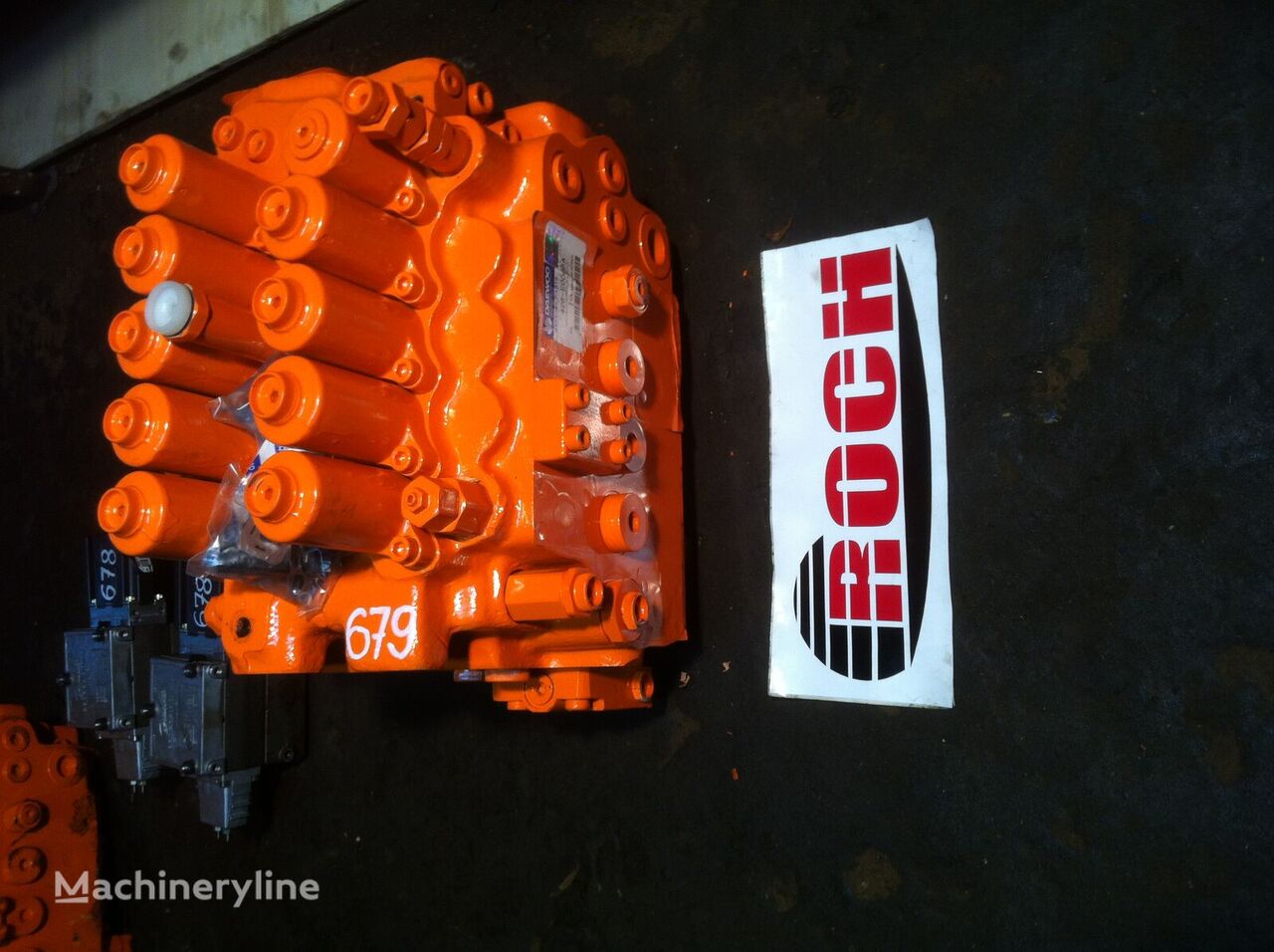 Distributor hidraulik Daewoo 10sek X28-75 426-E0068A untuk excavator Daewoo SOLAR 300LC-V, - 290LC-V - Machineryline