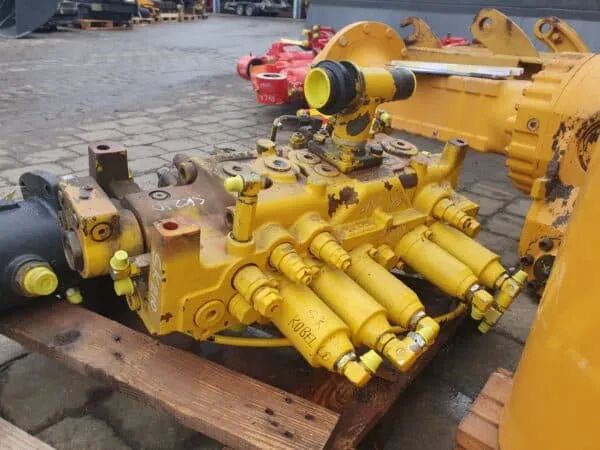 Distribuitor hidraulic pentru excavator Hydraulikverteiler für Kobelco Baumaschinen