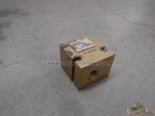 distributor hidraulik Eaton MCD-7493 AT195860 untuk grader John Deere  670C, 770C, 772G, 770D, 670G, 770G