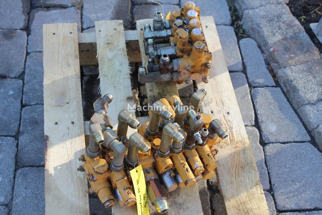 distributeur hydraulique Komatsu PC 40 pour mini-pelle Komatsu PC 40