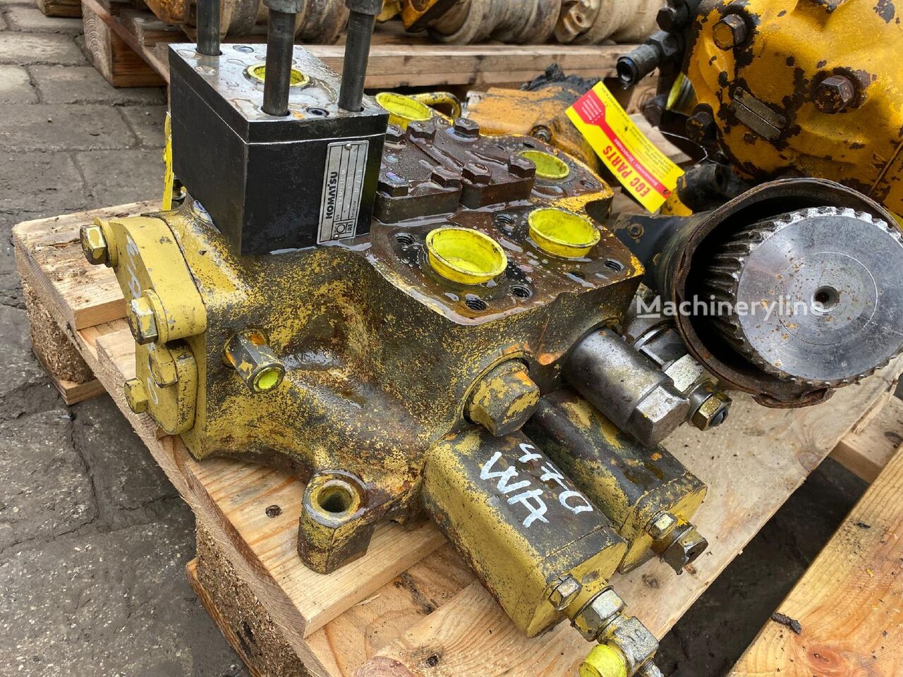 Komatsu WA 470-3 hydraulic distributor for Komatsu WA 470-3 - Machineryline