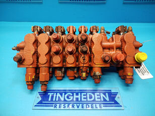 distributeur hydraulique Laverda 3650 pour moissonneuse-batteuse Laverda Laverda 3650 med reservedelsnummer: 320679200