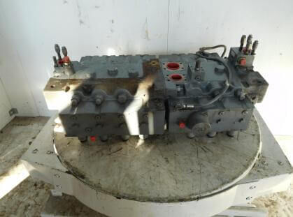 Liebherr 10113557 hydraulic distributor for Liebherr R964C/R966/R970/R974/R974C excavator