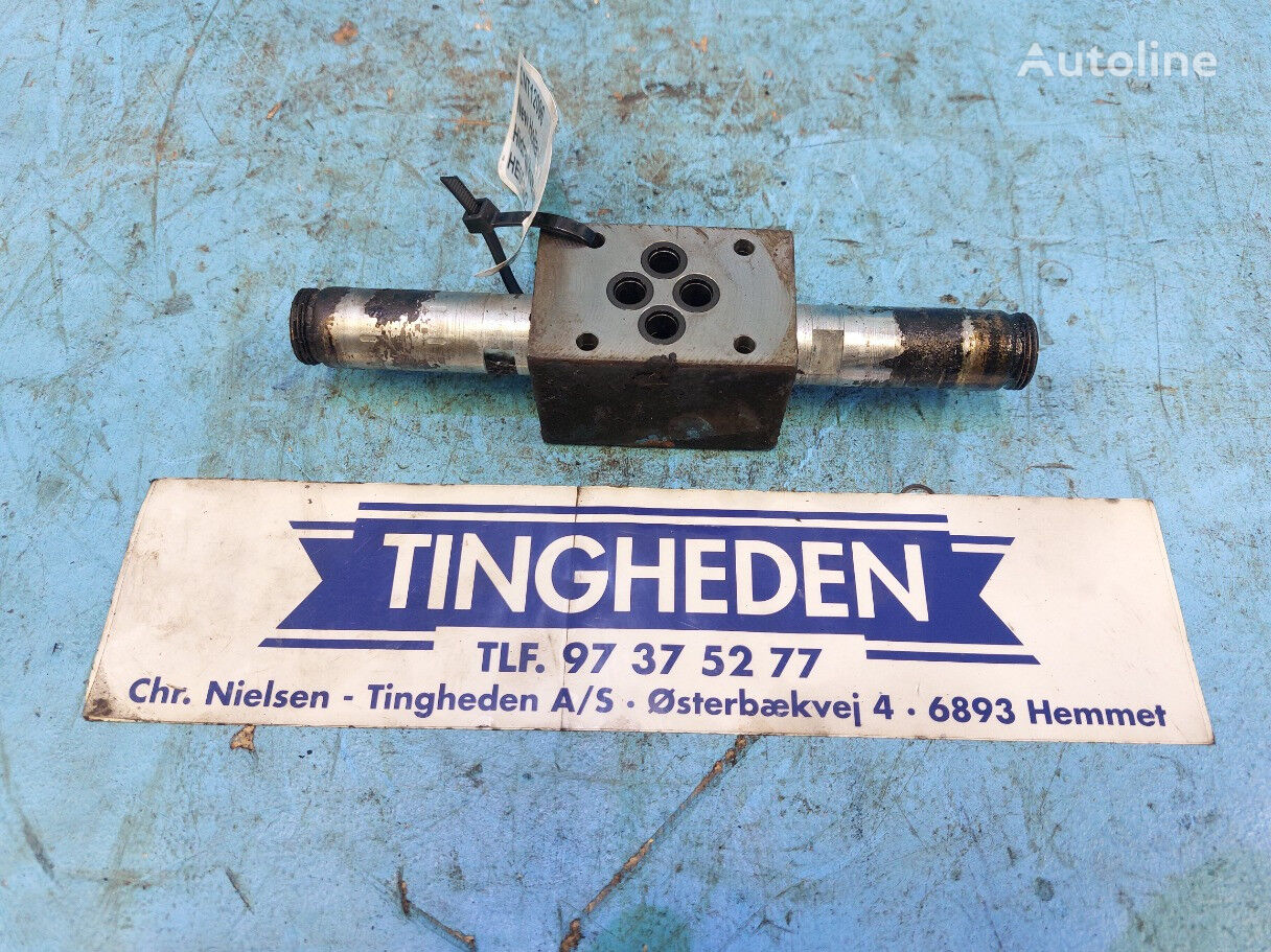 New Holland CR9090 hydraulic distributor for New Holland New Holland CR9090