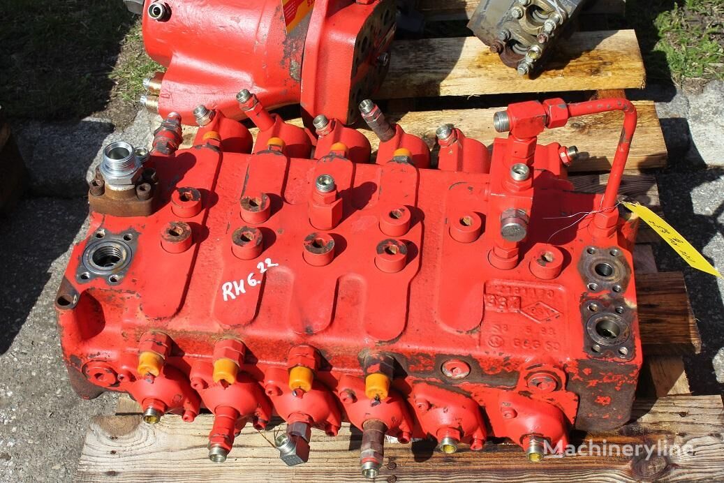 hydraulický rozdeľovač O&K RH 6.22 na rýpadla O&K RH 6.22