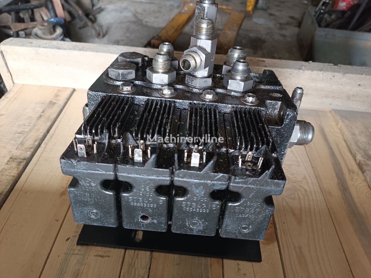 Sauer-Danfoss Hydraulikverteiler für Fermec 4CX  Fermec and MF Baggerlader