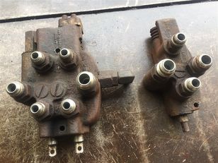 USED CASE 1838 1840 1835C SKID STEER HYDRAULIC CONTROL VALVE CON Hydraulikverteiler für Case 1835 B / 1845 B / 1835 C / 1845 C Kompaktlader