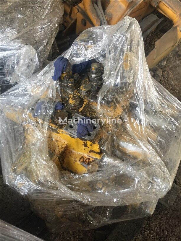 USED KOMATSU PC200-5 PC210-5K PC220-5 PC240-5K EXCAVATOR VALVE C hydraulic distributor for Komatsu PC 200-5 / PC 210-5K / PC 220-5 / PC 240-5K excavator - Machineryline