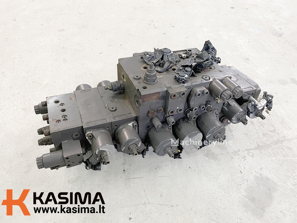 Distributeur hydraulique Volvo Main control valve VOE14569906
VOE14568007
VOE14568006
H2X668709412
HYX680F05130
66904-1-1-28
6680126 pour excavateur Volvo EW230C - Machineryline