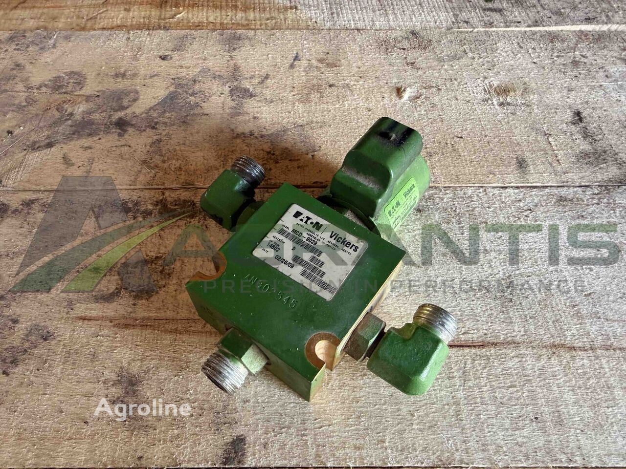 Distribuidor hidráulico Kombinovanyi klapan John Deere, 2-pozytsiinyi, 3-khodovyi (drabyny AN302545 para John Deere - Agroline
