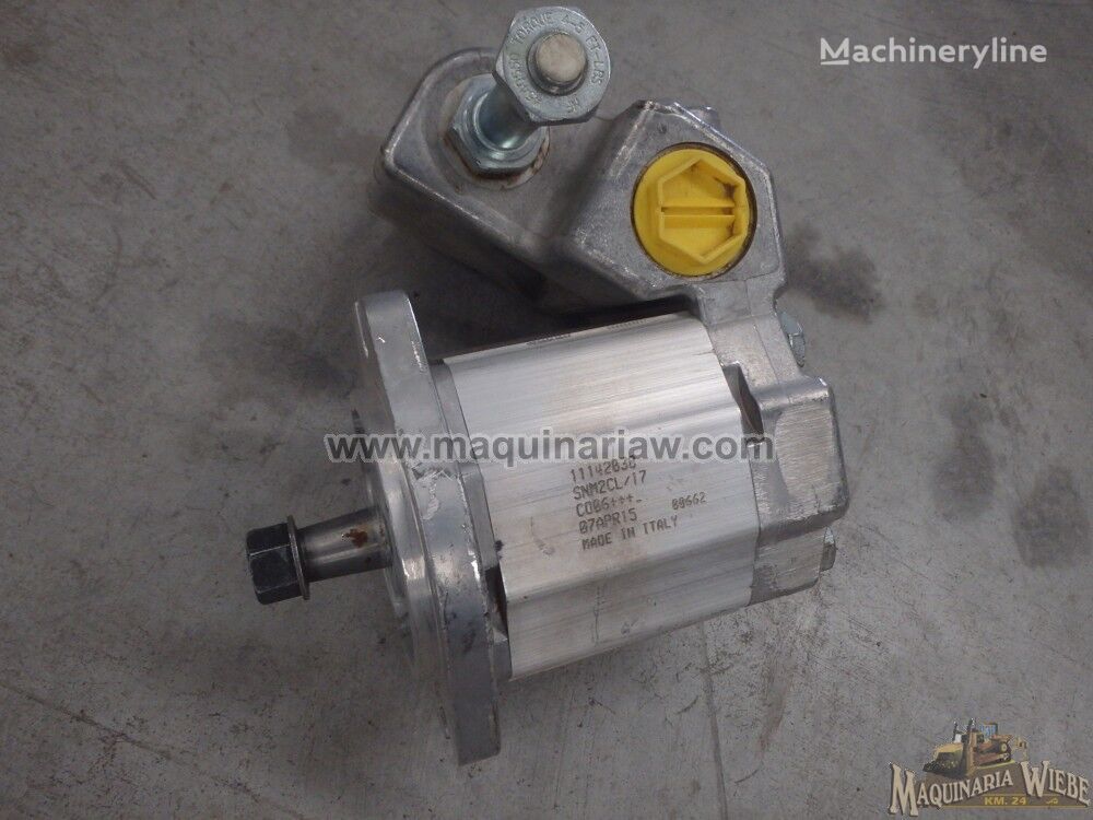 AT438543 hydraulische motor voor John Deere 318E, 31 schranklader