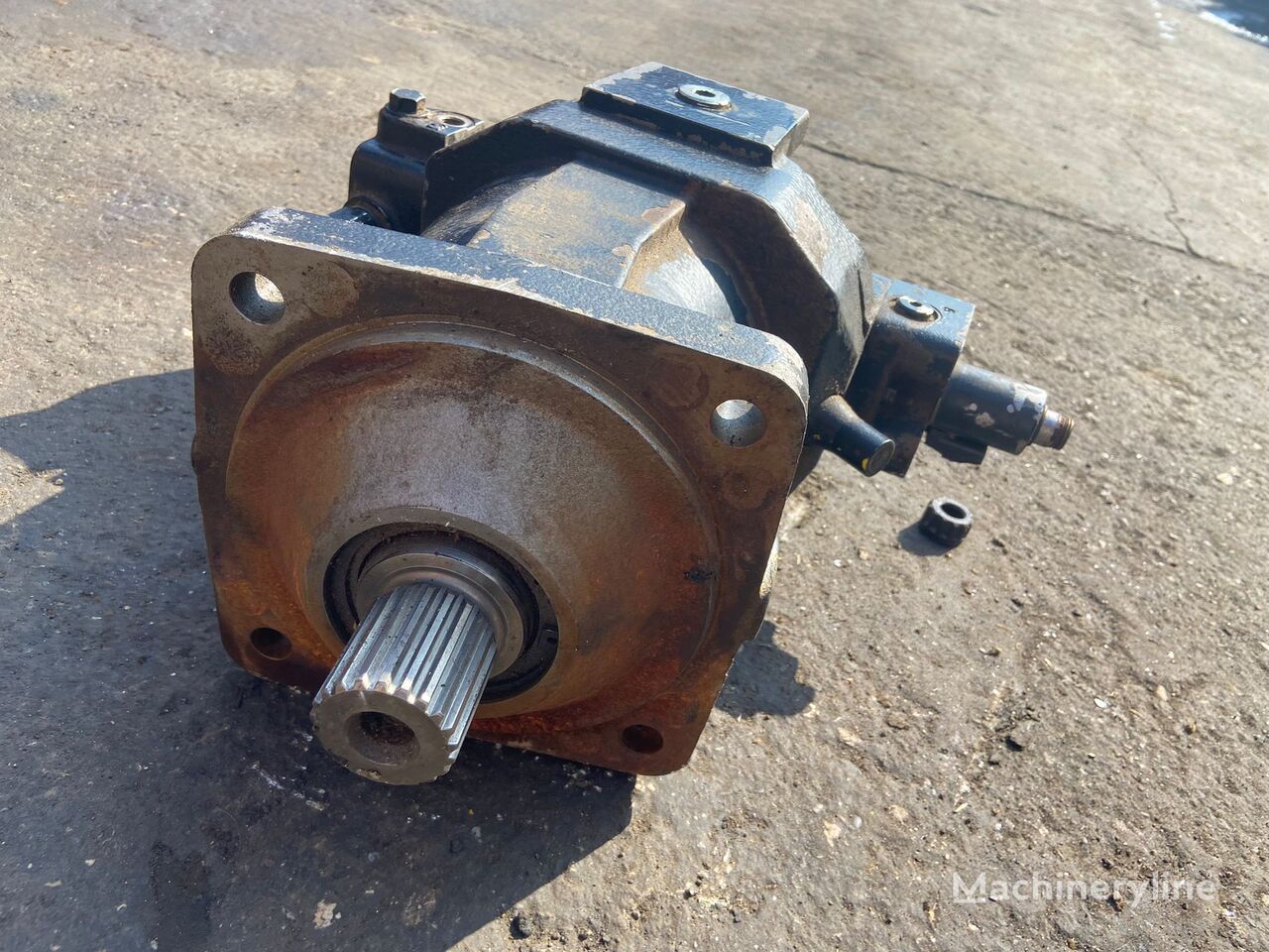 Liebherr 11114808A hydraulic motor for backhoe loader