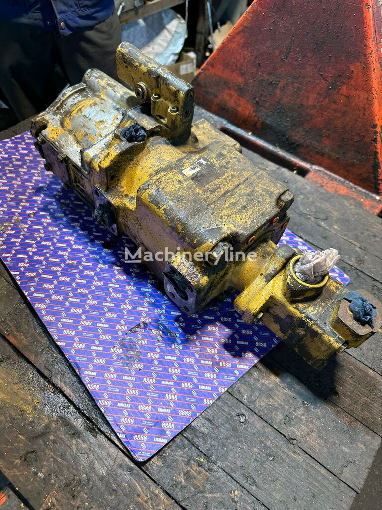 Caterpillar hydraulic pump for skid steer