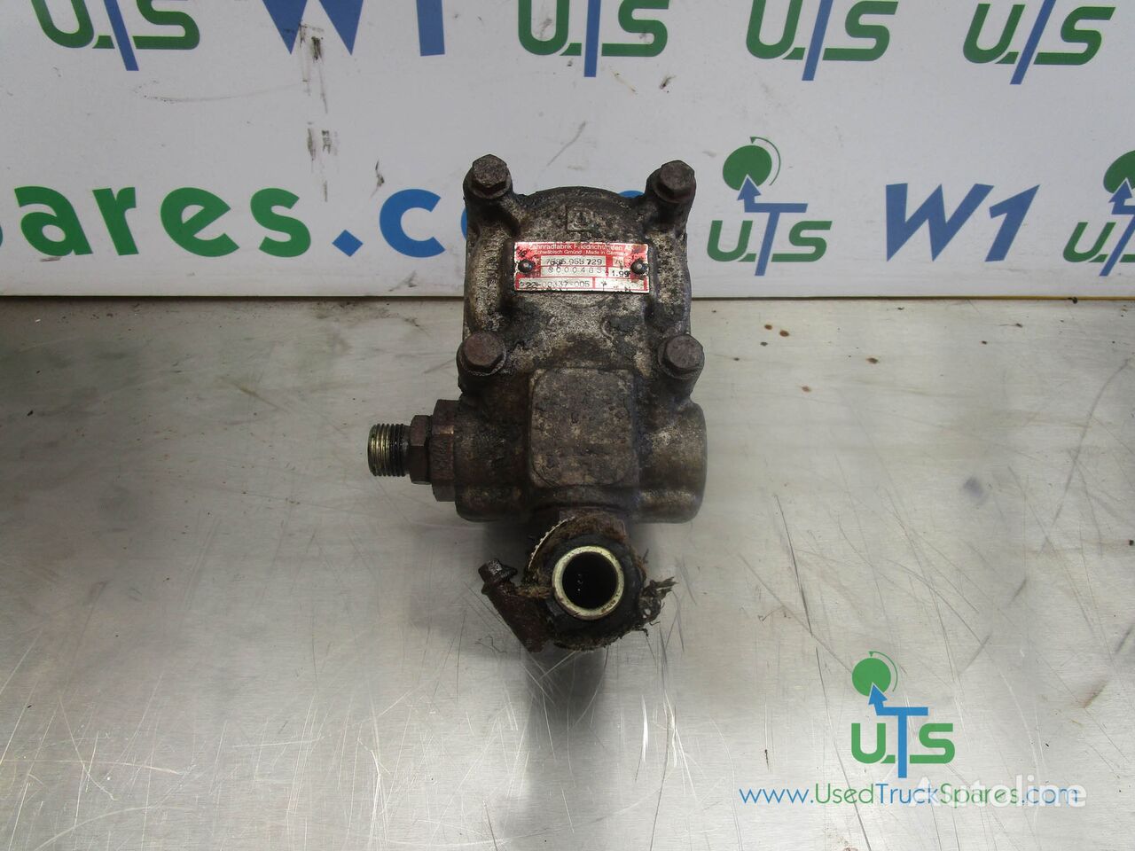 pompe hydraulique ZF 7685955729 pour camion