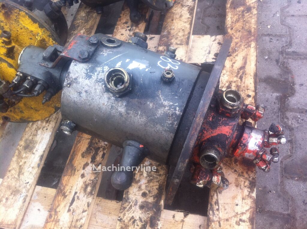 Rotateur hydraulique pour excavateur à vendre | Machineryline CM Rotateur hydraulique pour excavateur - Machineryline